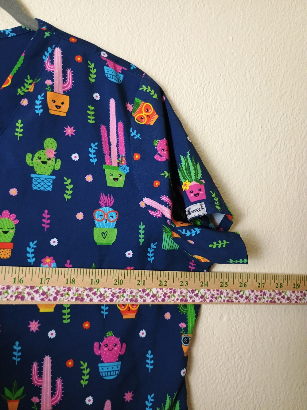 Ava Therese XL V-Neck Navy Cactus Print Scrub Top Front Patch Pockets - Picture 4 of 10